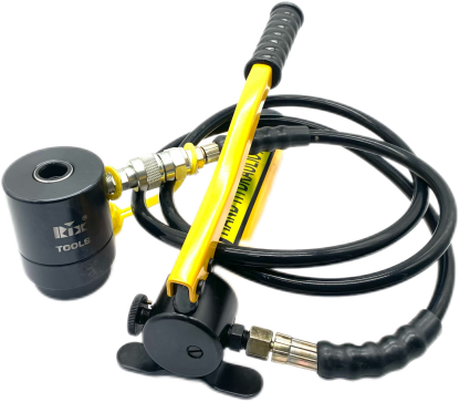 Hydraulic cylinder with yellow handle and black hose